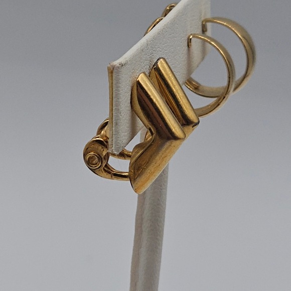 VTG Trifari + Monet Gold Tone Clip-On Earrings Stmt Elegant Classy Style Fashion - Picture 5 of 15